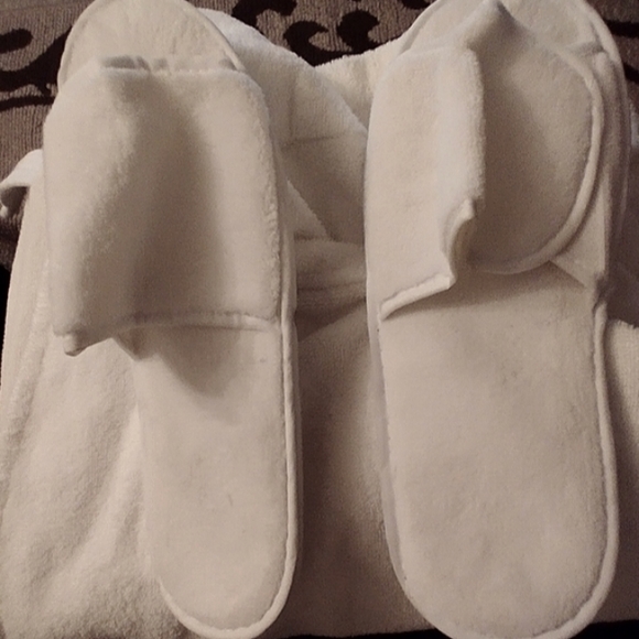 100% Plush Thick Cotton Terry 16 oz Robe and Slippers Set - Picture 3 of 14
